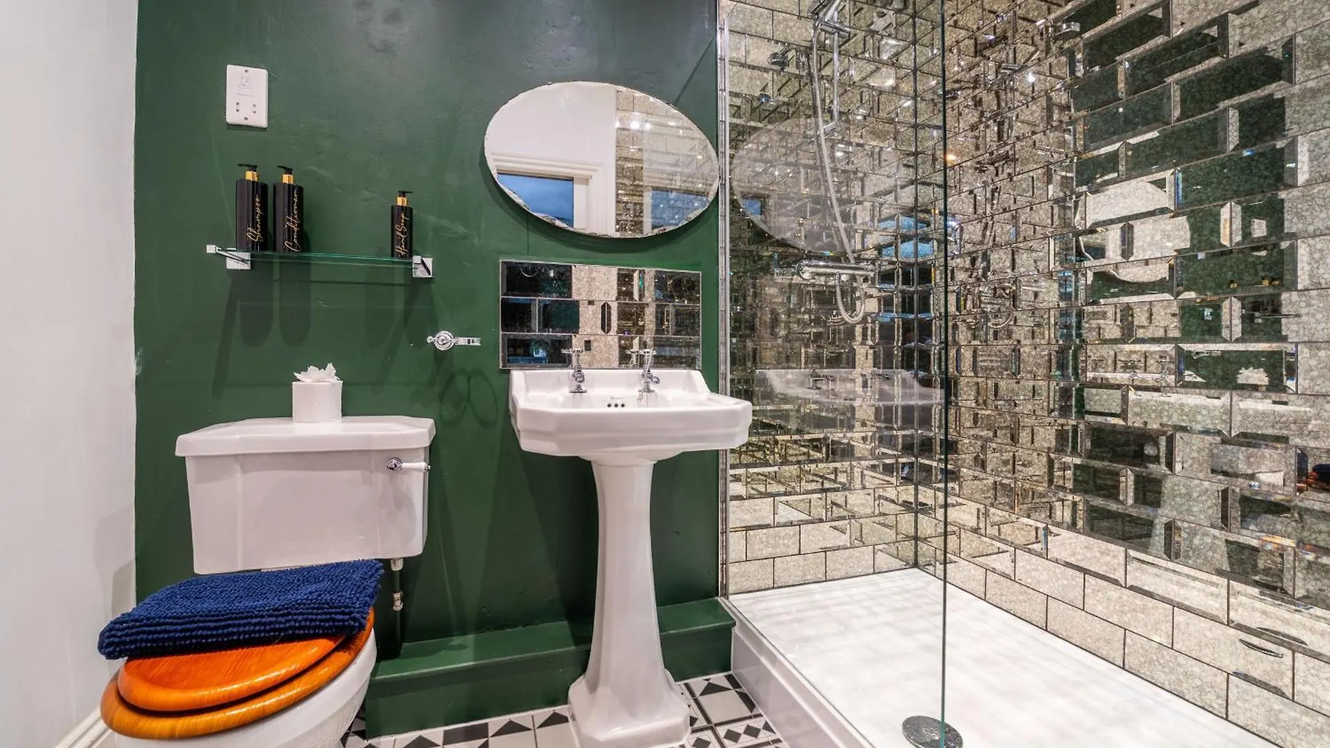 Mademoiselle'S Boutique Holiday Accommodation Whitby Apartman