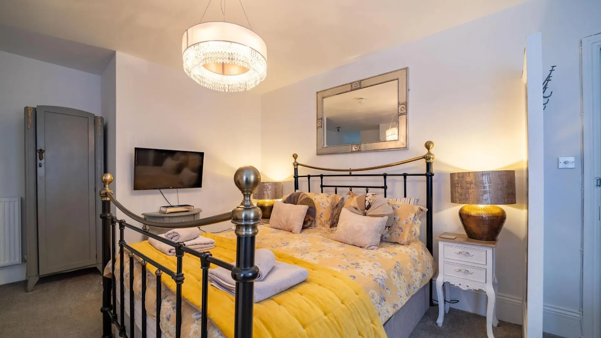 Mademoiselle'S Boutique Holiday Accommodation Whitby Apartman
